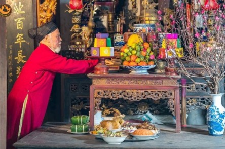 Bàn Thờ Gia Tiên Bị Ám Khói: Cách Vệ Sinh Và Bảo Quản